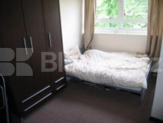 			VIEWINGS ARE HIGHLY RECOMMENDED!, 3 Bedroom, 1 bath, 1 reception Flat			 Randolph Gardens, MAIDA VALE NW6